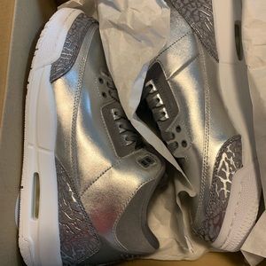 Retro 3 Premium HC